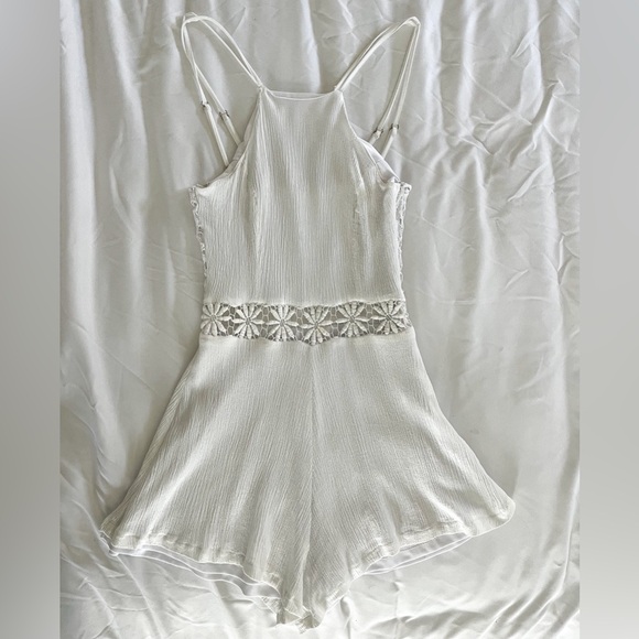Tea & Cup White Floral Lace Halter Neck Romper Size Small - Picture 1 of 15